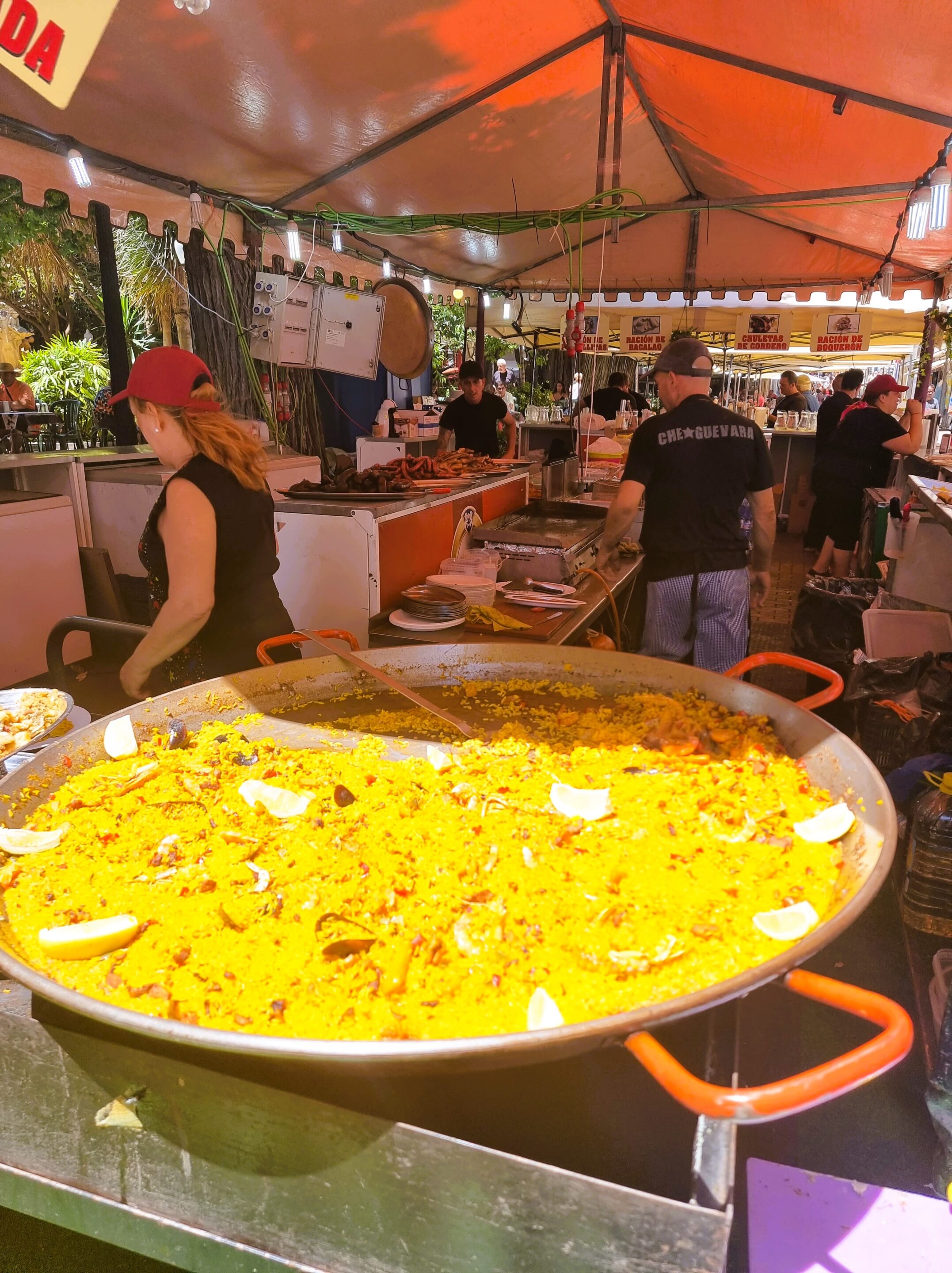 Alicante paella eten hogueras feesten