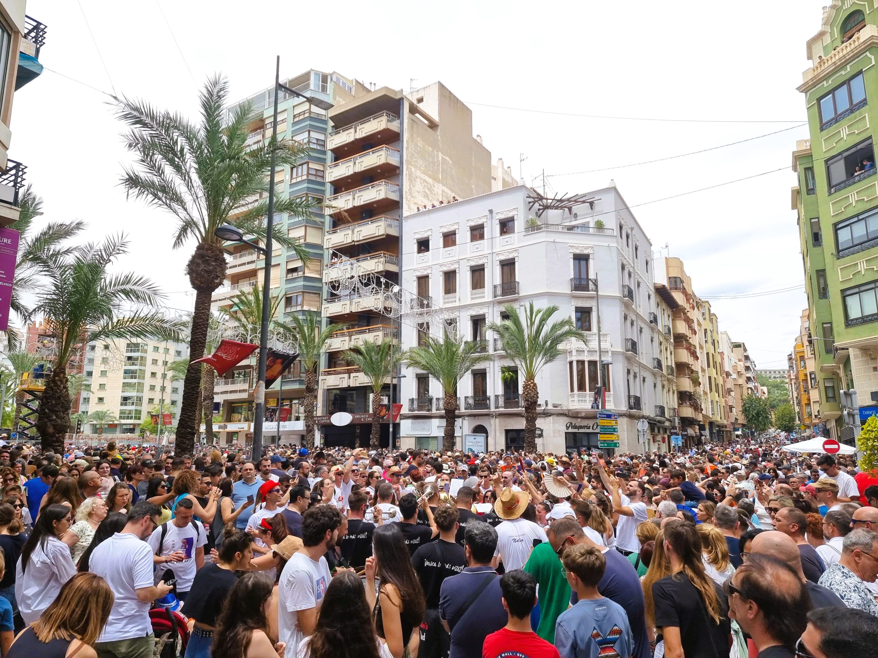 Hogueras de San Juan 2025 Alicante vuurwerk en traditie